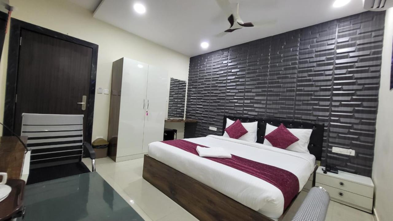 Hotel Vaishnavi Grand Miriālgūda Екстериор снимка
