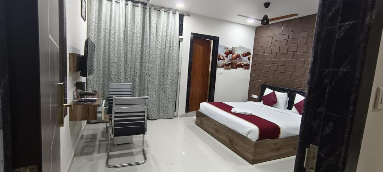 Hotel Vaishnavi Grand Miriālgūda Екстериор снимка