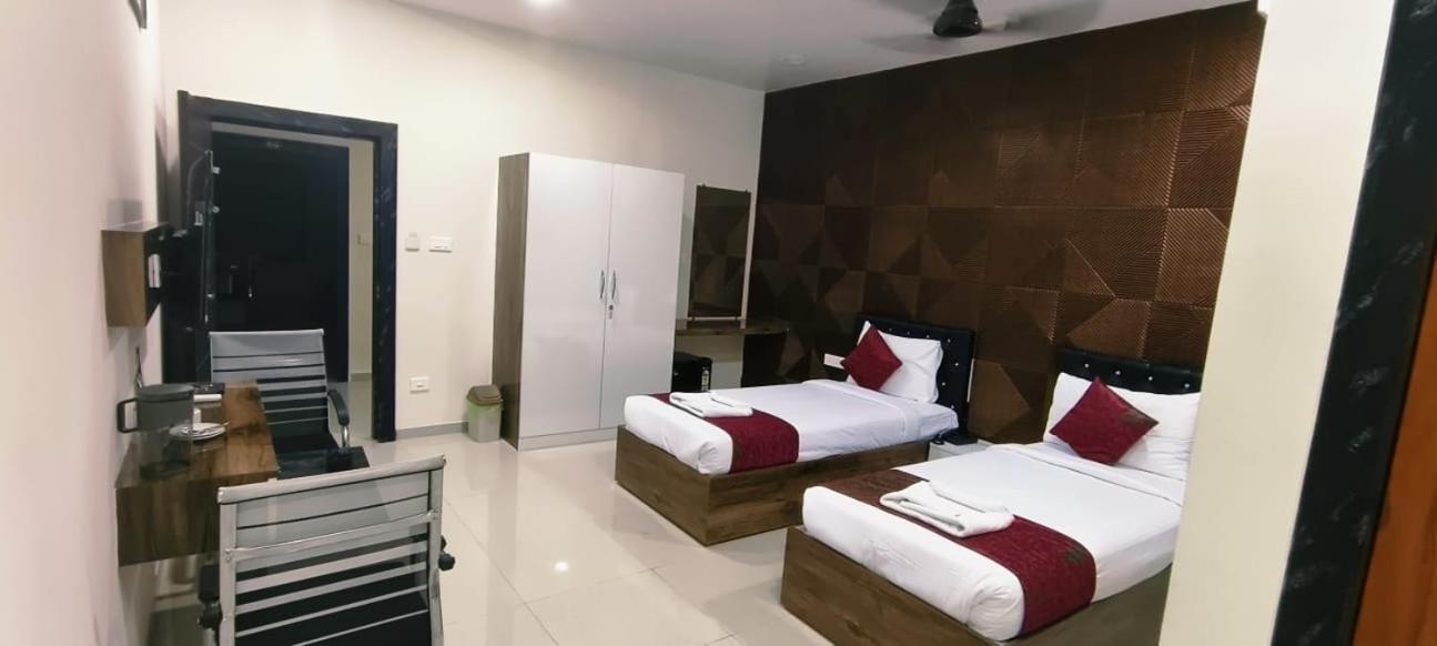 Hotel Vaishnavi Grand Miriālgūda Екстериор снимка