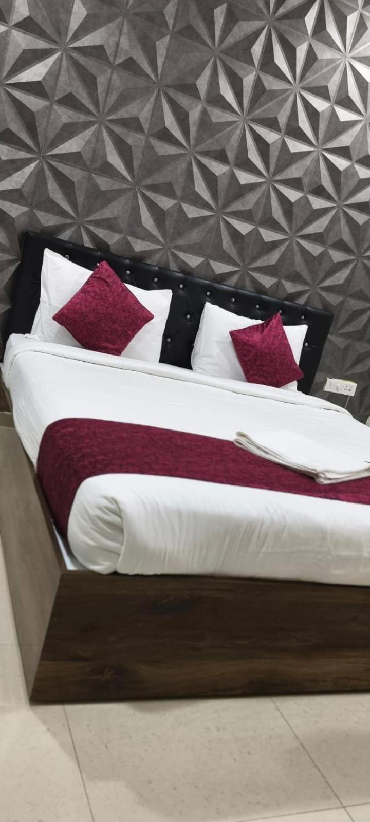 Hotel Vaishnavi Grand Miriālgūda Екстериор снимка